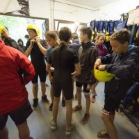 Des séjours sportifs, avec des moniteurs brevetés d’état accompagnent les groupes de jeunes.